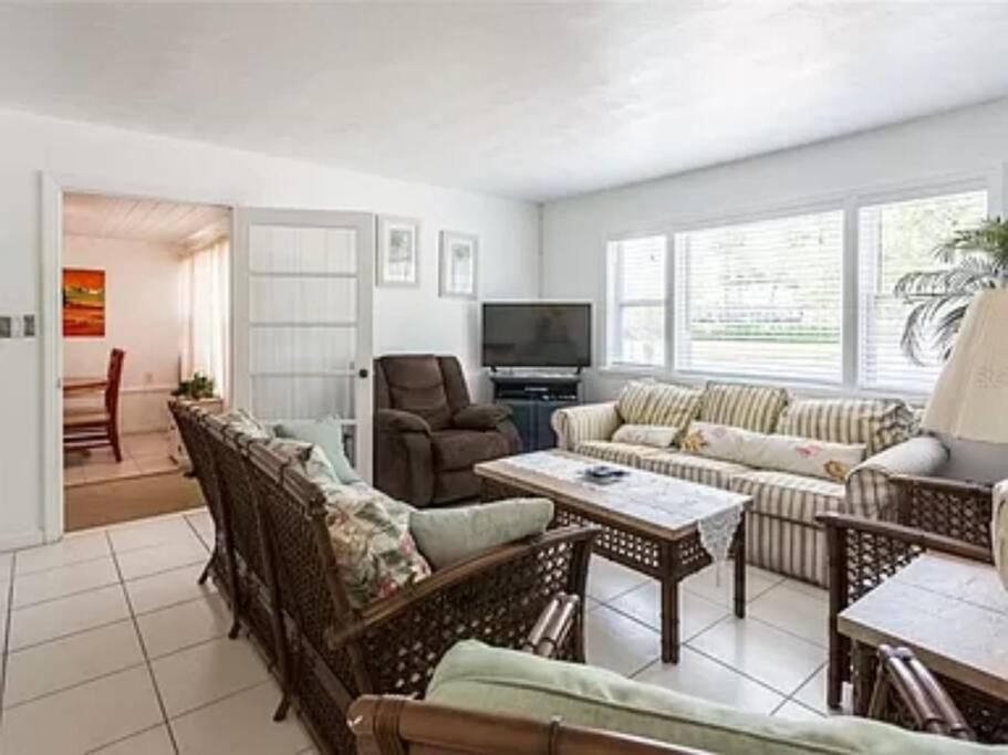 Lovely 1 Bedroom Unit Across From Lido Key Beach Sarasota Zewnętrze zdjęcie