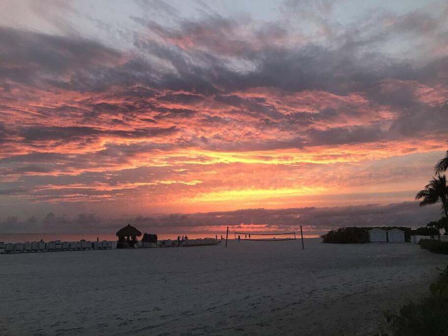 Lovely 1 Bedroom Unit Across From Lido Key Beach Sarasota Zewnętrze zdjęcie